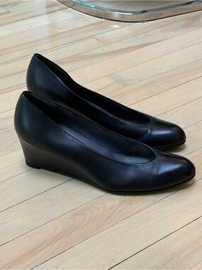 Stuart Weitzman Classic Black Leather Wedge Pump - 2 1/2” size 11